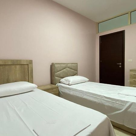 Lushnjë Ona'S Apartments מראה חיצוני תמונה