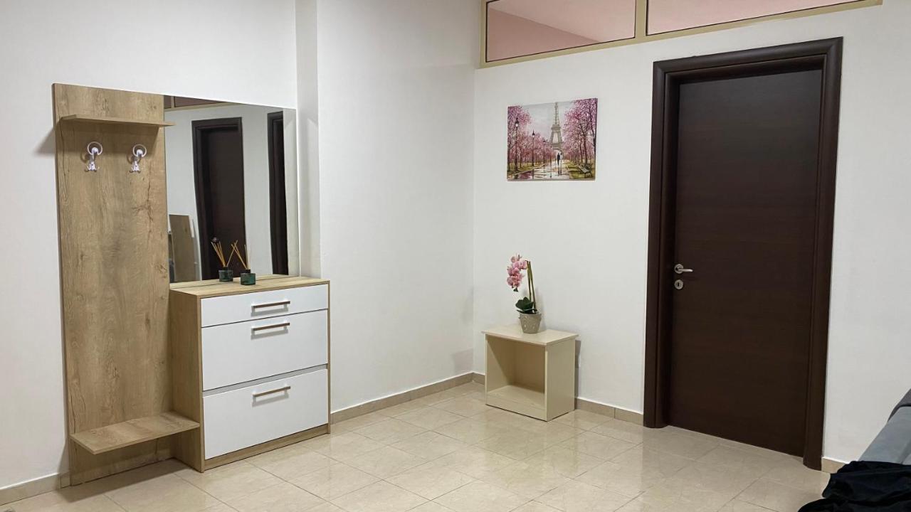 Lushnjë Ona'S Apartments מראה חיצוני תמונה