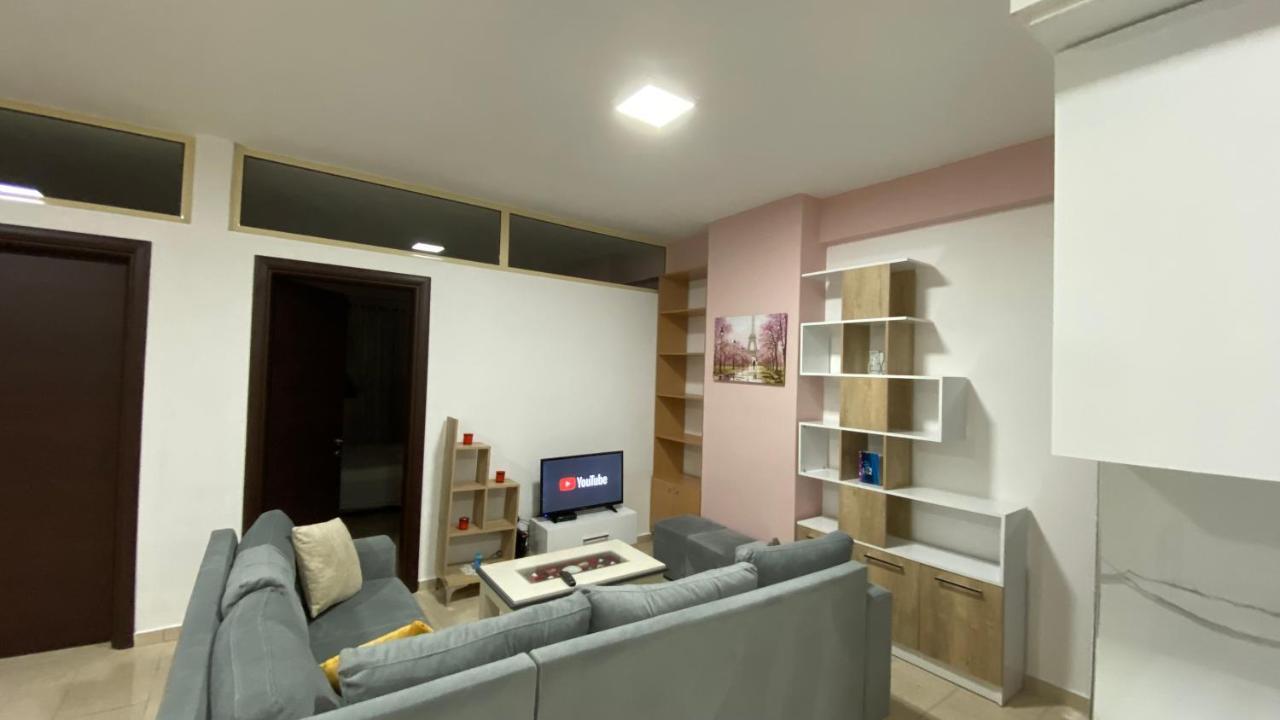 Lushnjë Ona'S Apartments מראה חיצוני תמונה