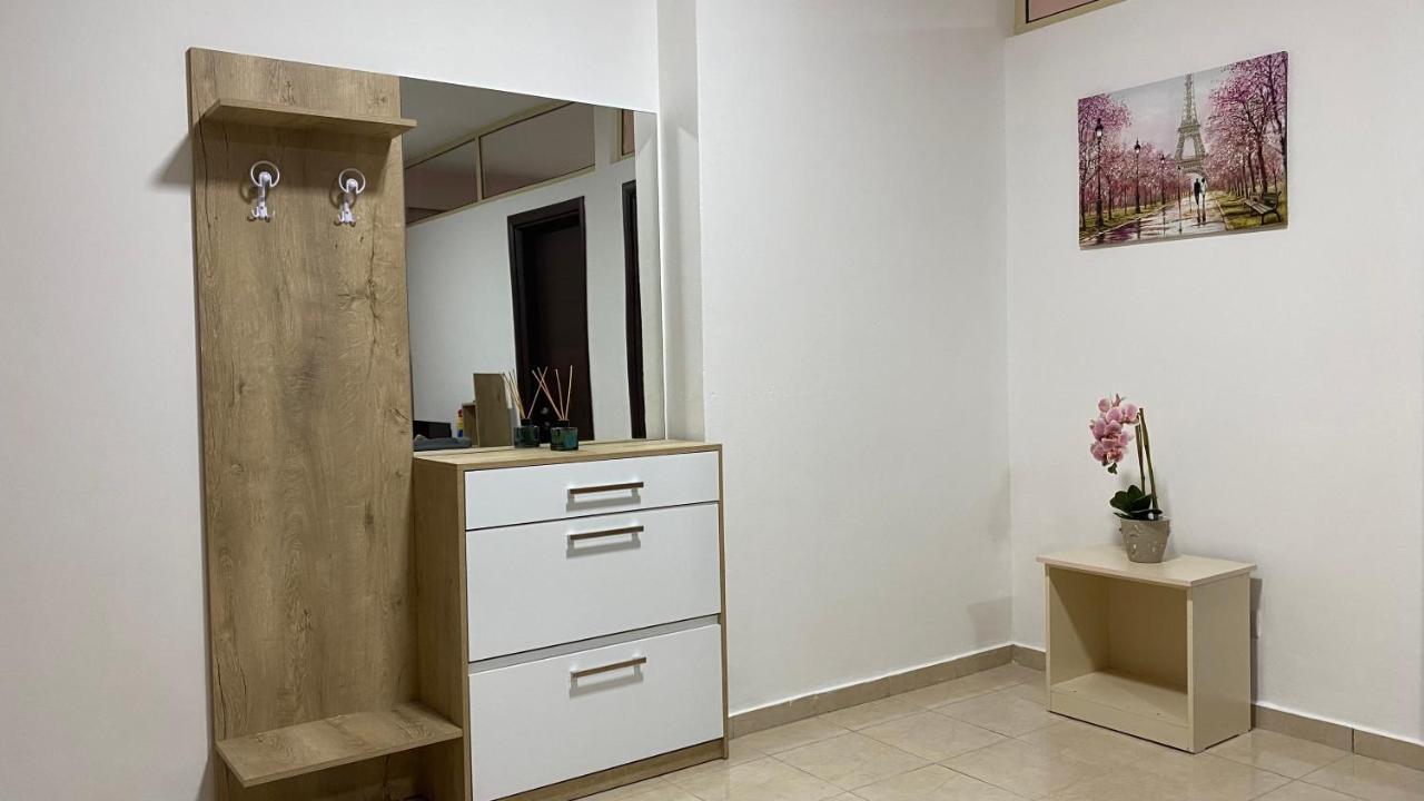 Lushnjë Ona'S Apartments מראה חיצוני תמונה
