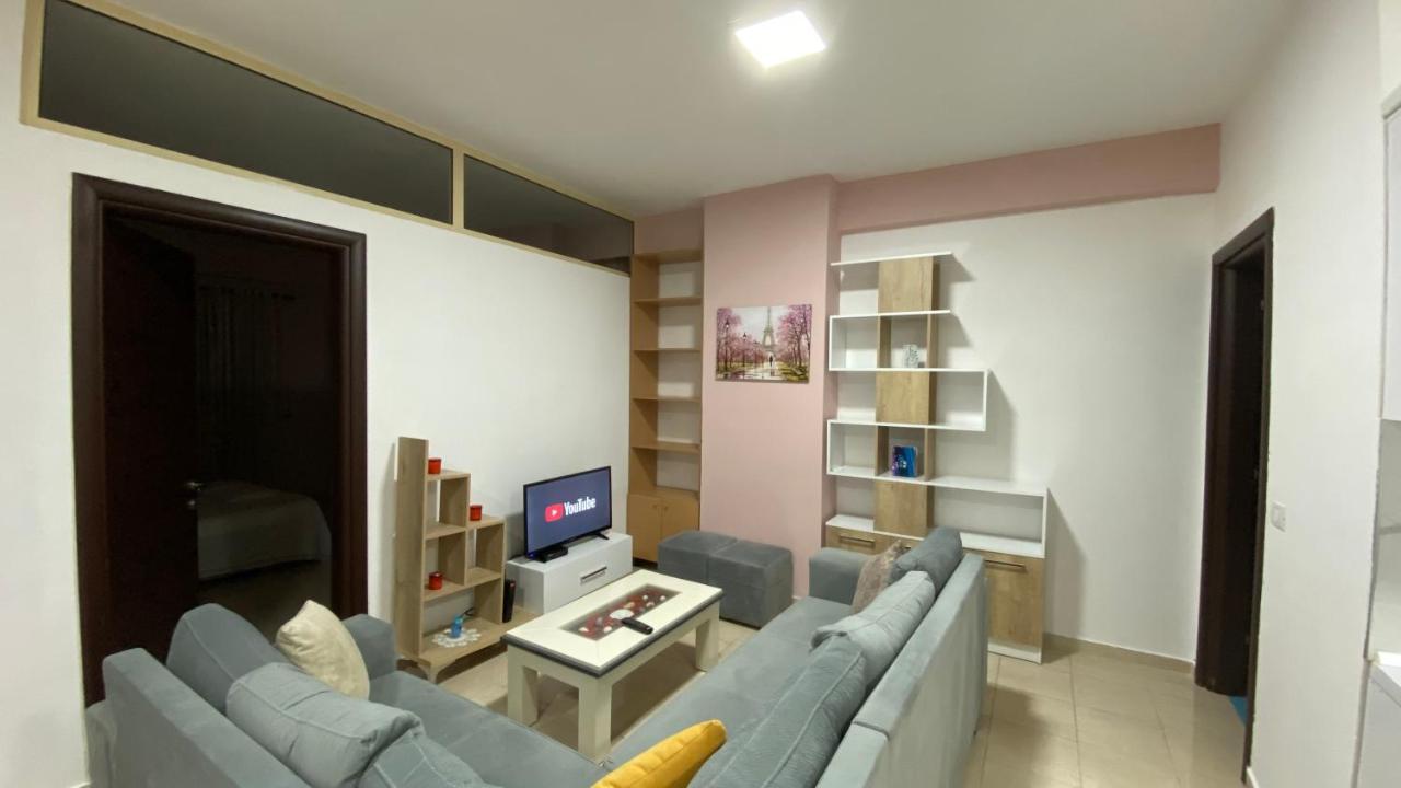 Lushnjë Ona'S Apartments מראה חיצוני תמונה