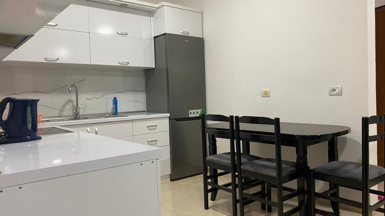 Lushnjë Ona'S Apartments מראה חיצוני תמונה