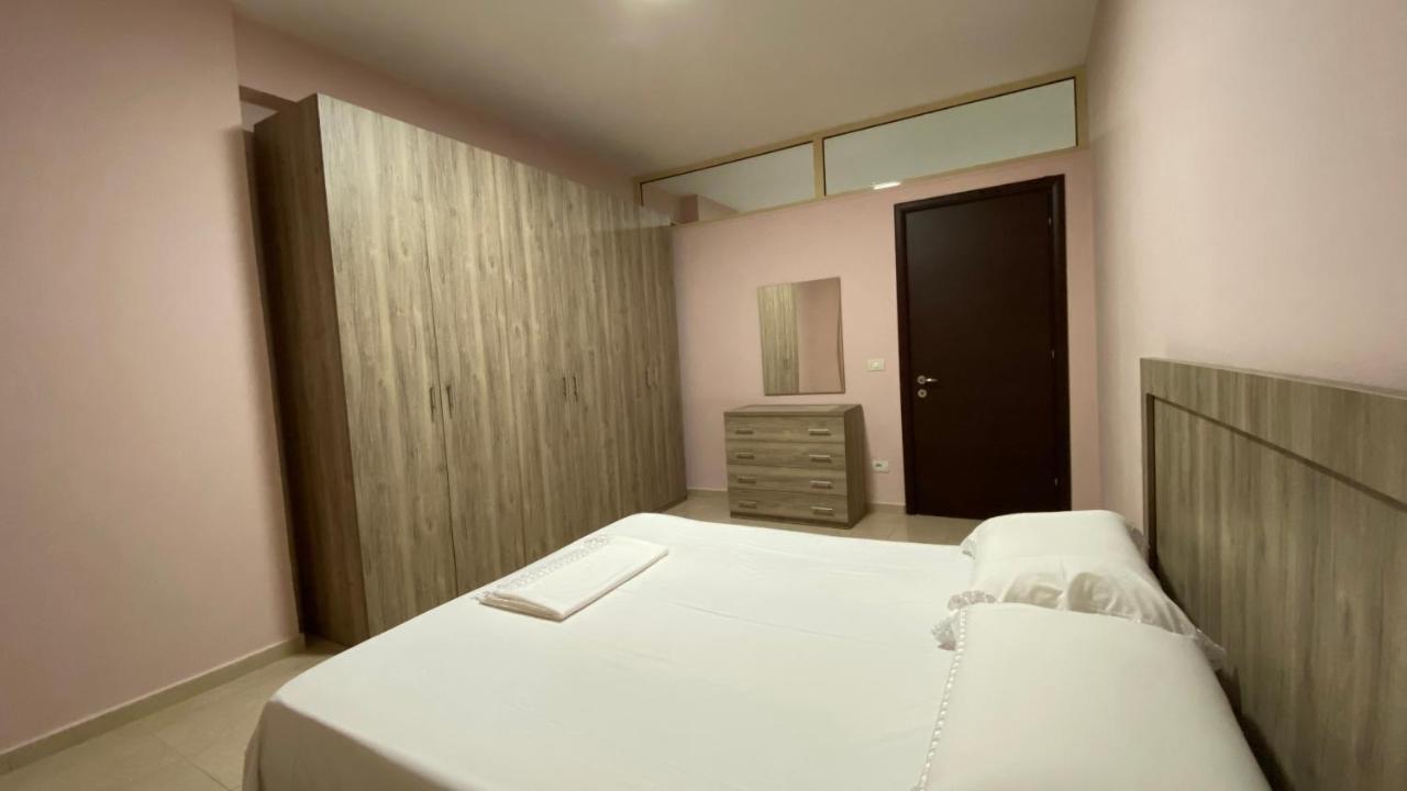 Lushnjë Ona'S Apartments מראה חיצוני תמונה