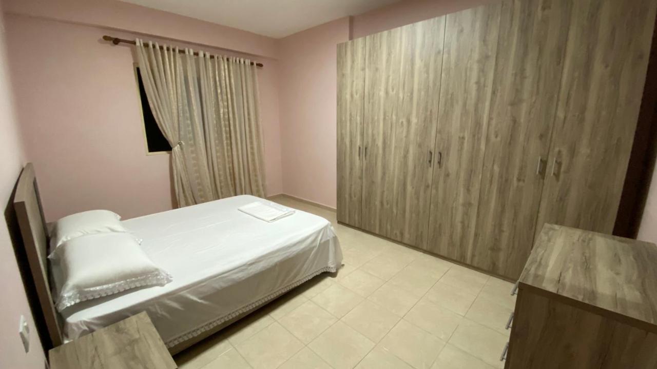 Lushnjë Ona'S Apartments מראה חיצוני תמונה