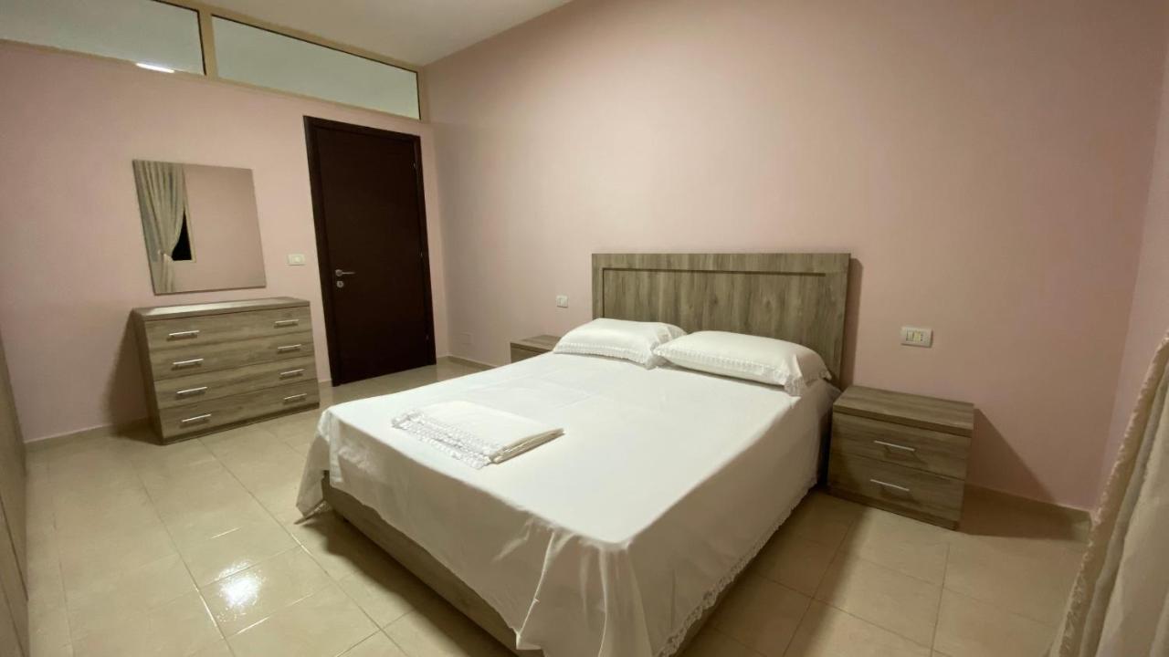 Lushnjë Ona'S Apartments מראה חיצוני תמונה